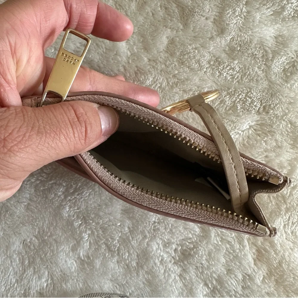 Marc Jacobs Pale Pink Leather Keychain Card Holder - Picture 6 of 6